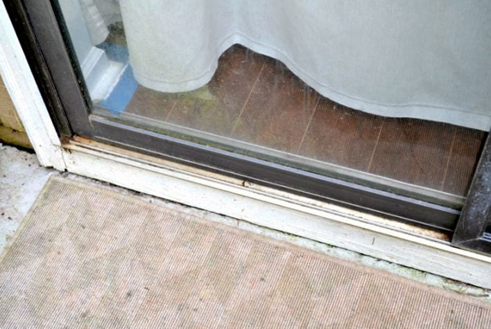 sliding glass door hard to open and close